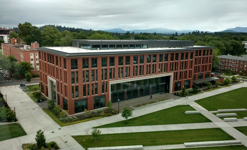 Employment figures depend on the period and industry Employment figures depend on the period and industry