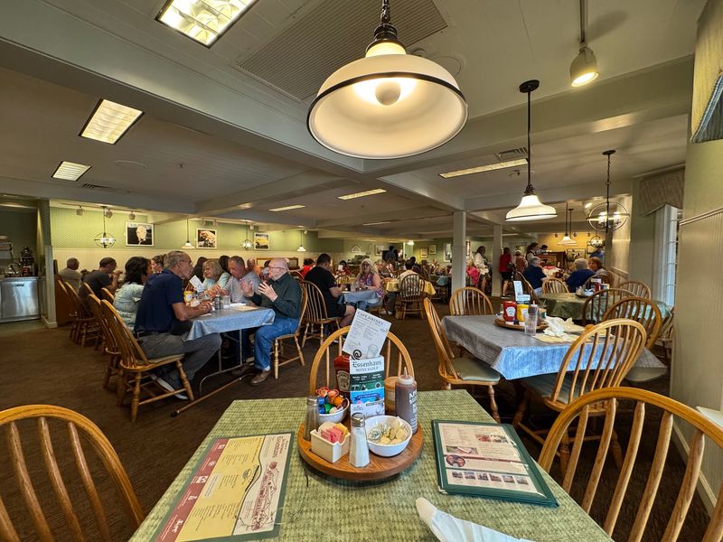 Family-Style Dining for Big Gatherings Family-Style Dining for Big Gatherings