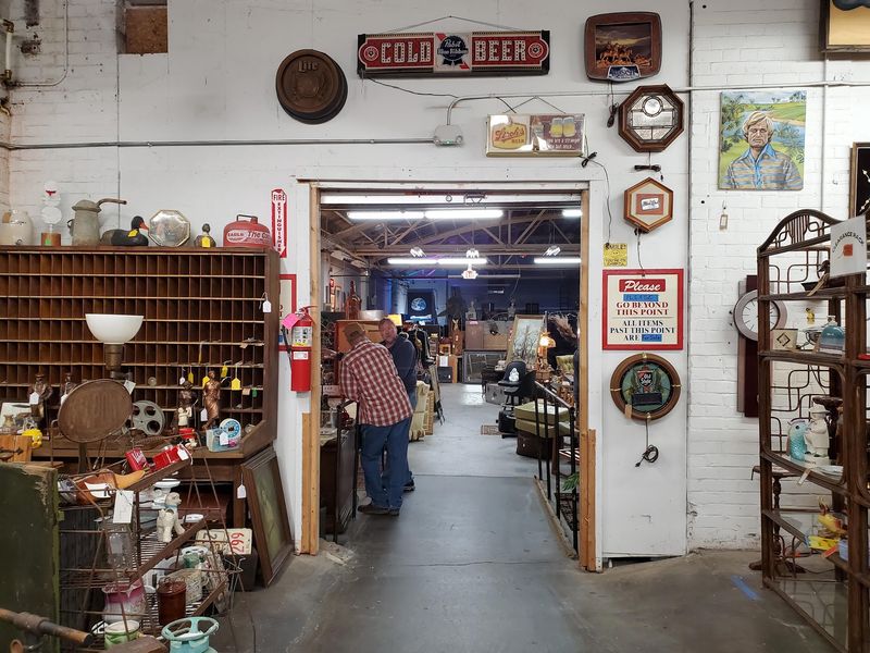 Fleur de Flea Vintage Urban Market, Louisville, Kentucky Fleur de Flea Vintage Urban Market, Louisville, Kentucky