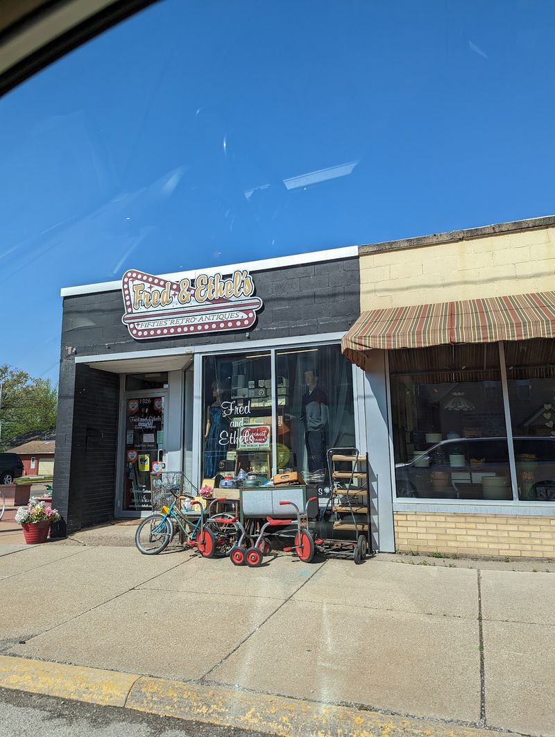Fred & Ethel's 50's Antiques, Rock Island, IL