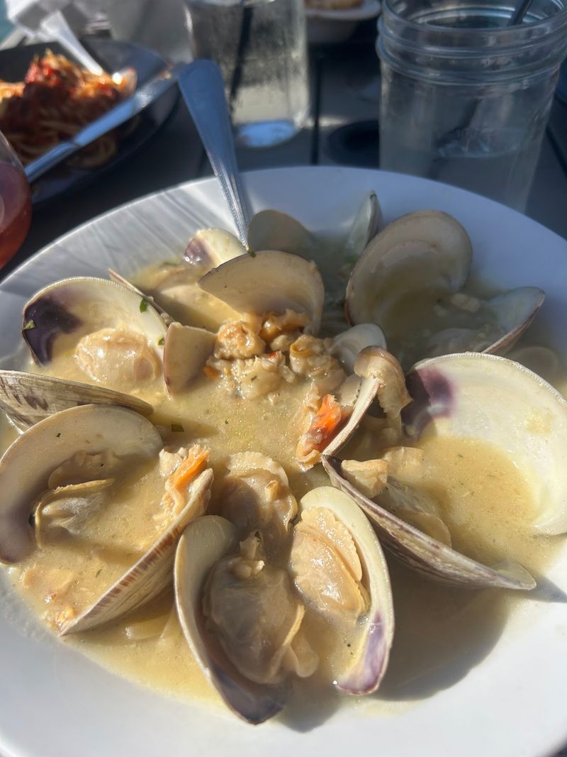 Fresh Seafood That Keeps Regulars Loyal Fresh Seafood That Keeps Regulars Loyal