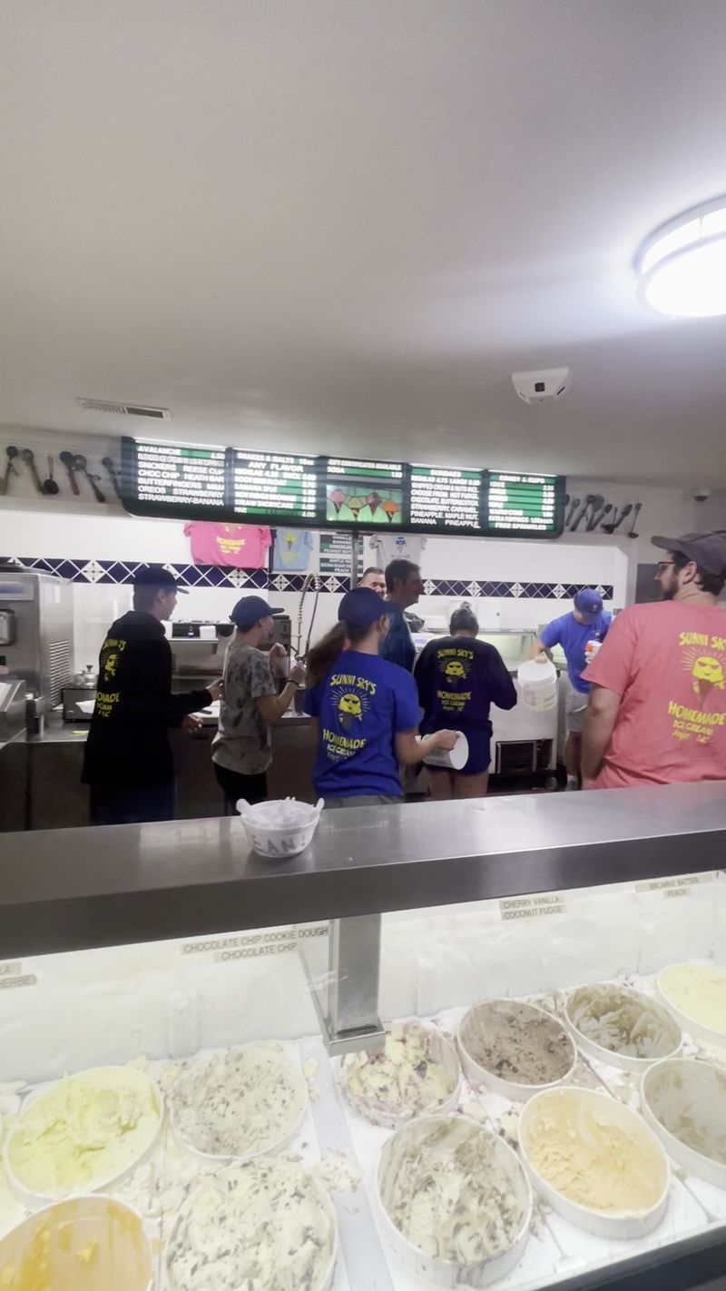 Friendly Faces and Speedy Service Friendly Faces and Speedy Service