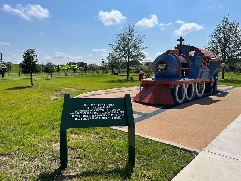 From Forgotten Rail Yard to Beloved Public Retreat From Forgotten Rail Yard to Beloved Public Retreat