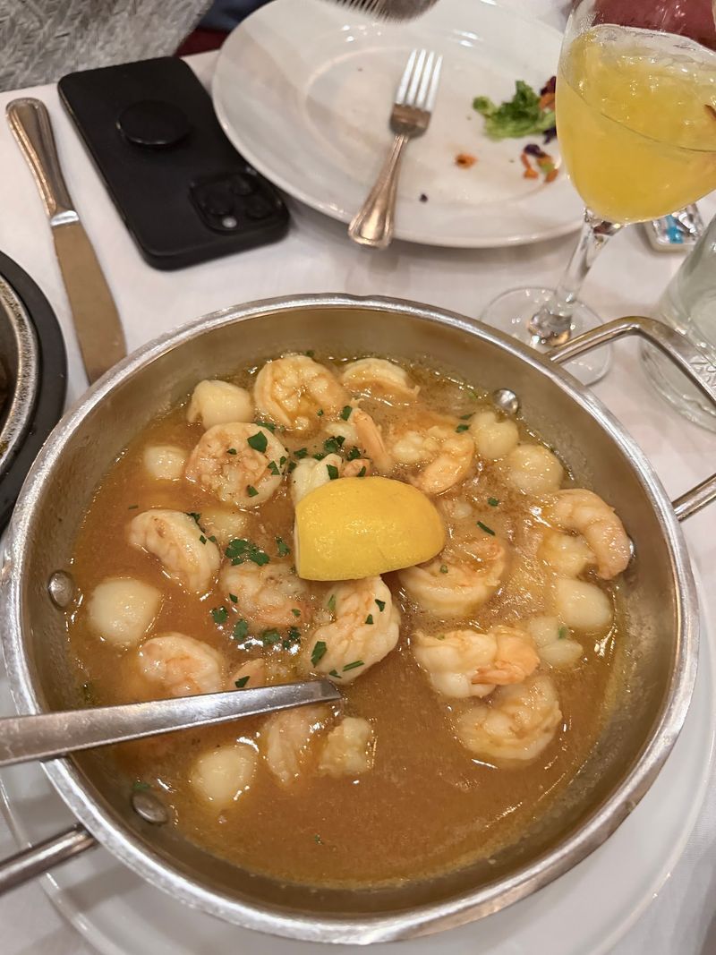 Garlic shrimp with loyal staying power Garlic shrimp with loyal staying power