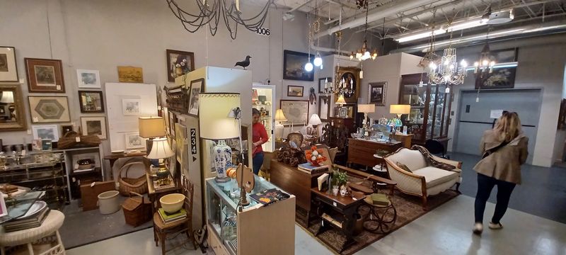 GasLamp Antiques & Decorating Mall, Nashville, TN