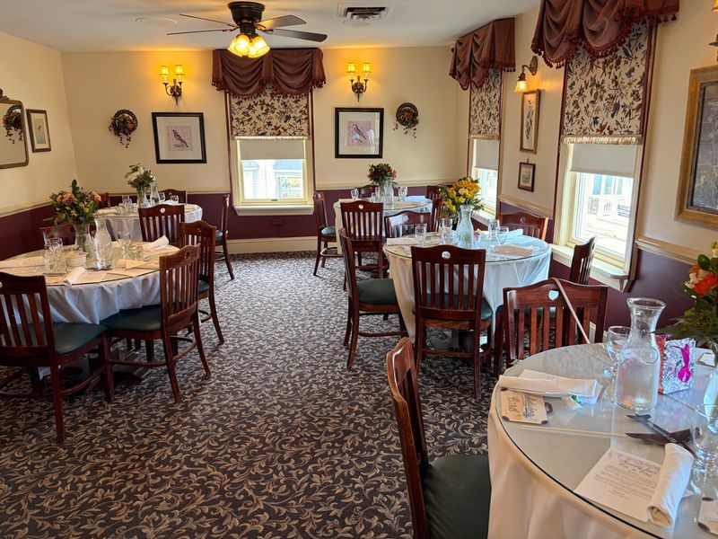 Gatherings that fit the upstairs room Gatherings that fit the upstairs room