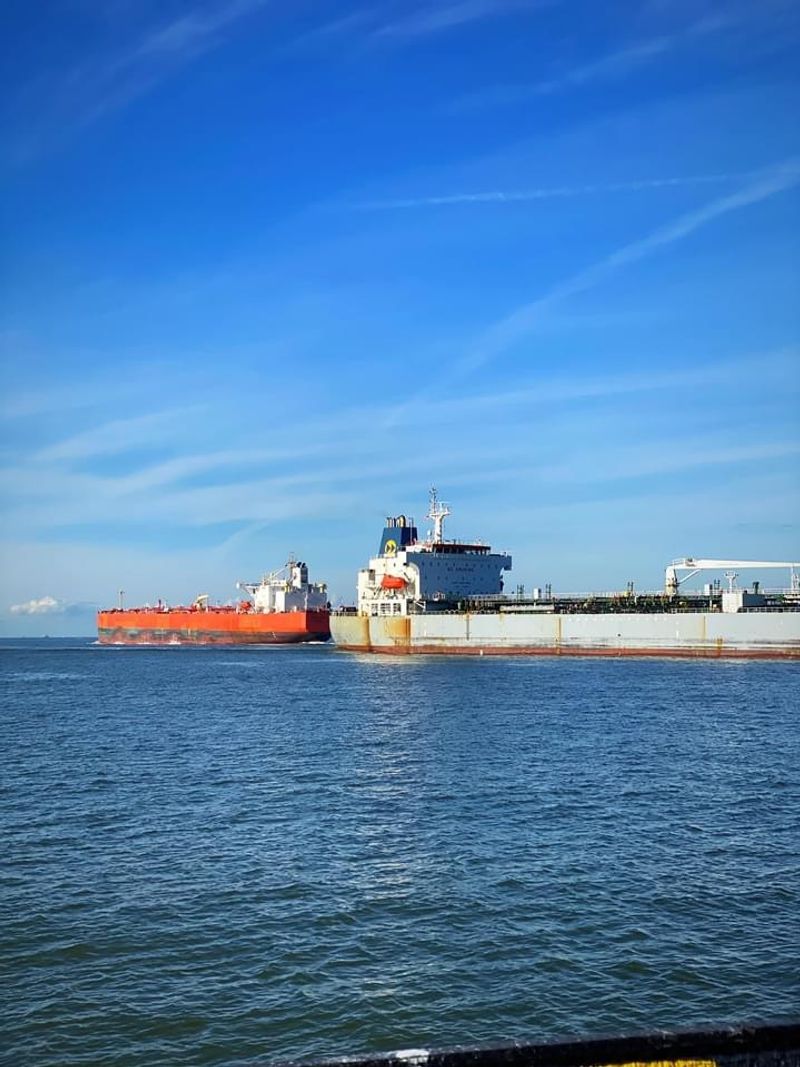Giant Cruise Ships and Vessels in the Channel