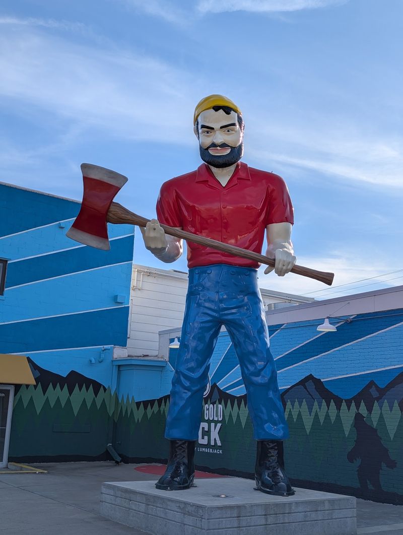Giant Statues and Roadside Novelties Nearby Giant Statues and Roadside Novelties Nearby