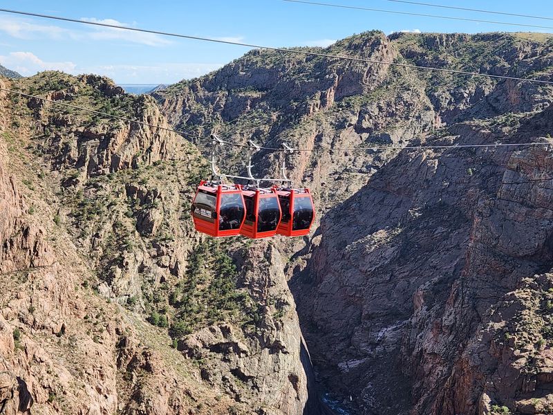 Gondolas That Glide Straight Over the Gorge Gondolas That Glide Straight Over the Gorge