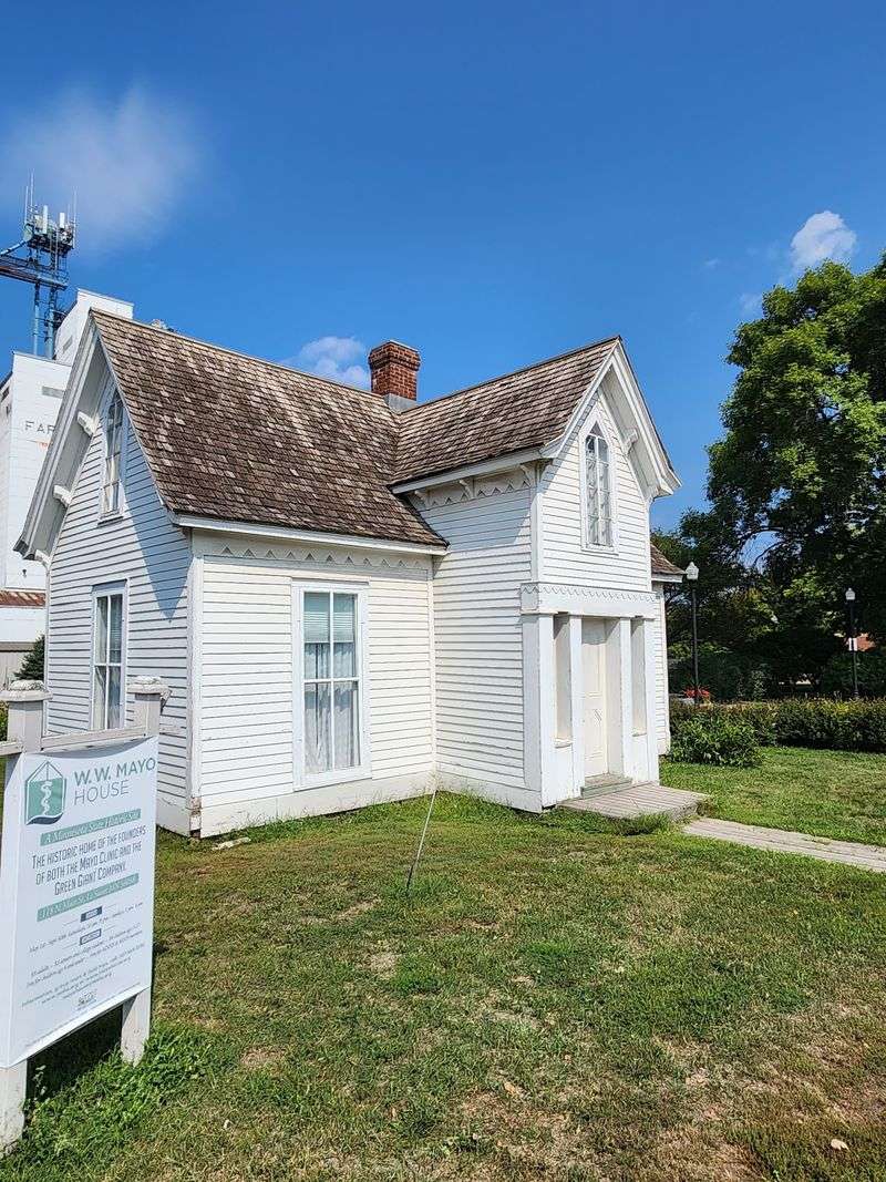 Gothic Cottage Architecture Worth Examining Closely Gothic Cottage Architecture Worth Examining Closely