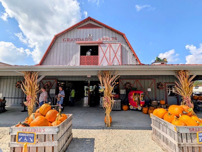 Grandad's Apples, North Carolina, Hendersonville Grandad's Apples, North Carolina, Hendersonville