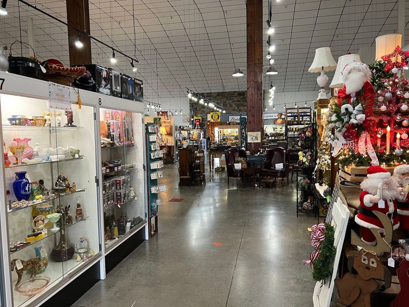 Green Olde Deal Antique Mall, Sevierville, TN