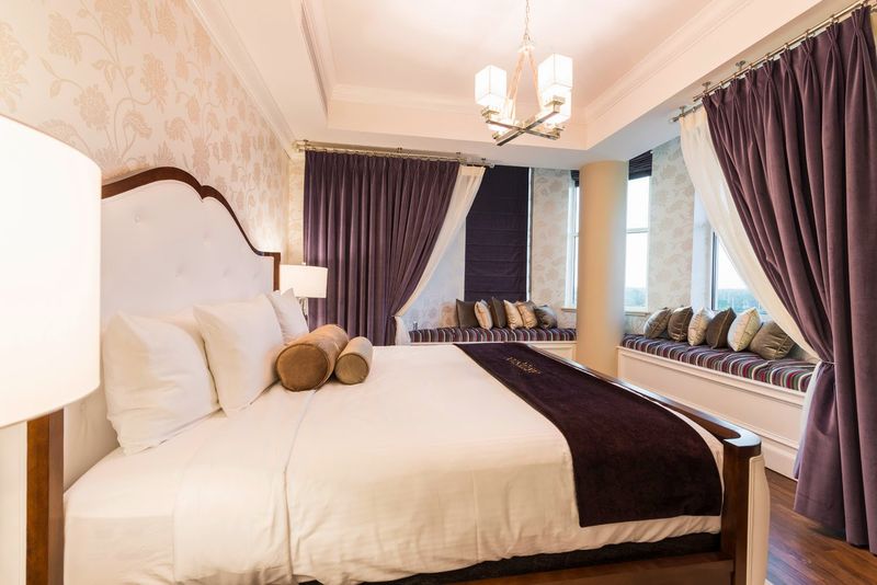 Guest Rooms and Suites With Vintage-Style Character