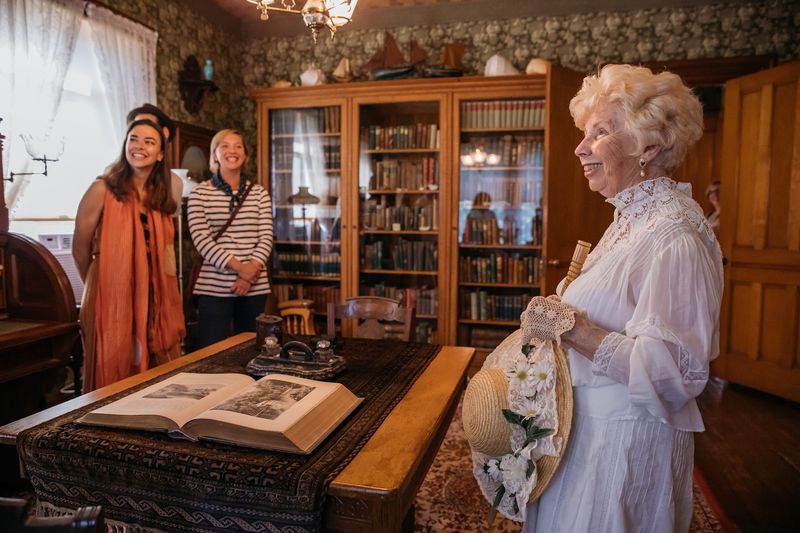 Guided tours that carry the story Guided tours that carry the story