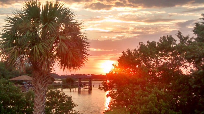 Gulf Views, a Quiet Dock, and a Spotless Workspace Gulf Views, a Quiet Dock, and a Spotless Workspace