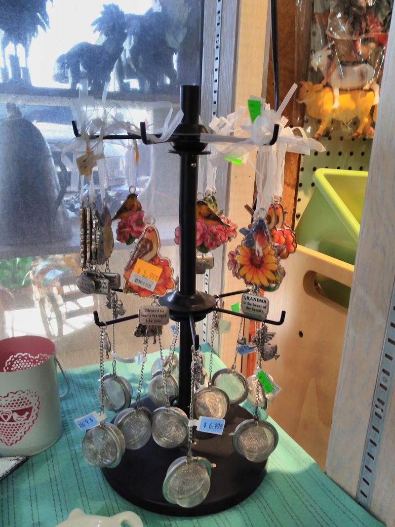 Handmade Treasures And Old-Fashioned Finds Handmade Treasures And Old-Fashioned Finds