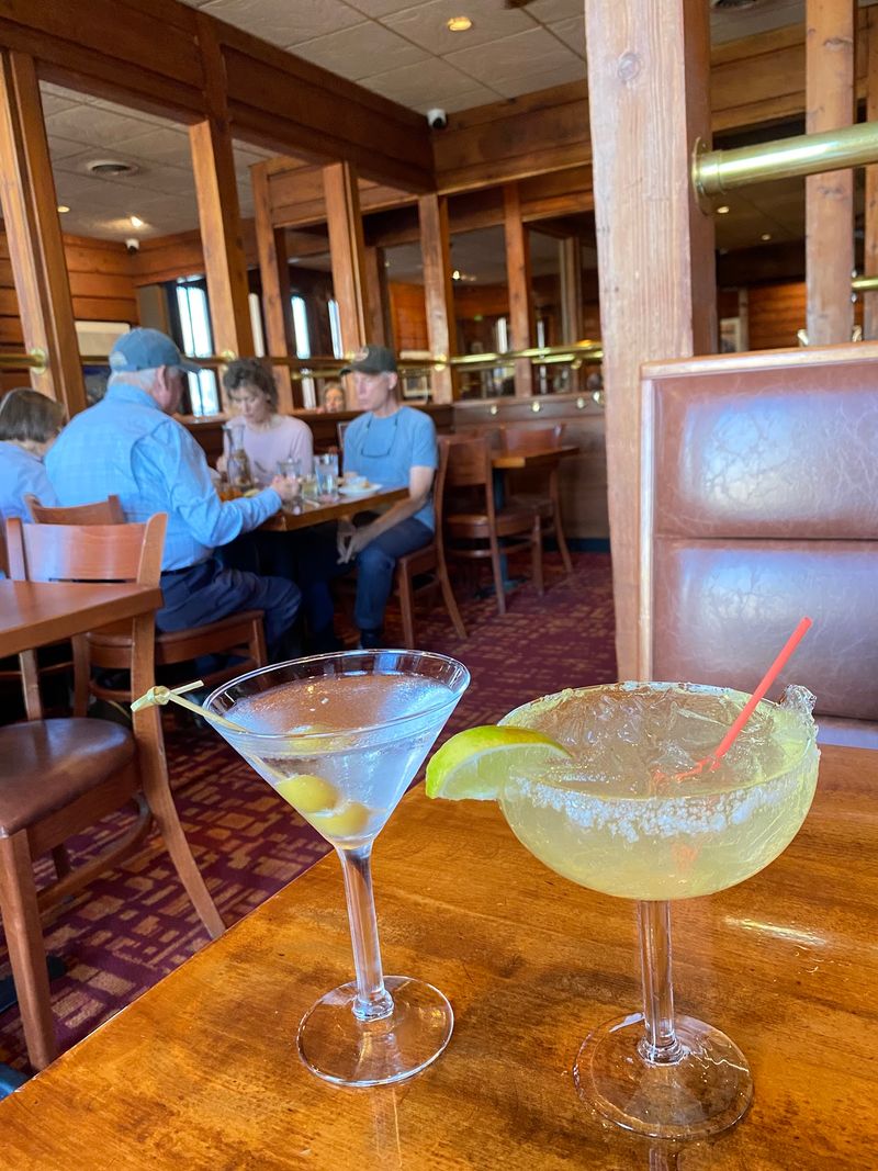 Happy Hour Deals That Make Weeknight Evenings Worth It Happy Hour Deals That Make Weeknight Evenings Worth It