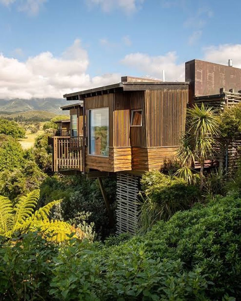 Hapuku Lodge Tree Houses, Kaikura, New Zealand Hapuku Lodge Tree Houses, Kaikura, New Zealand