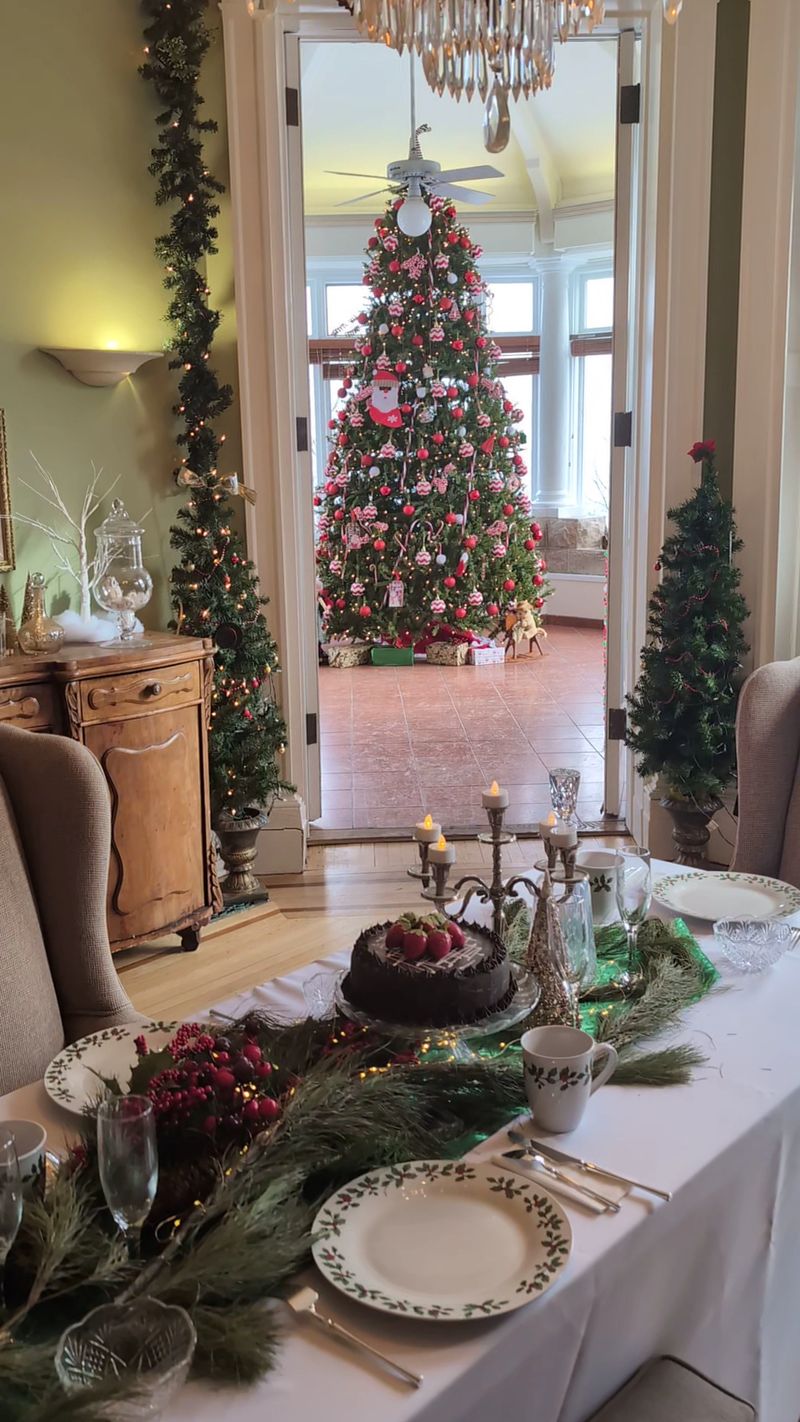Holiday Decor And Limited Interior Access Holiday Decor And Limited Interior Access