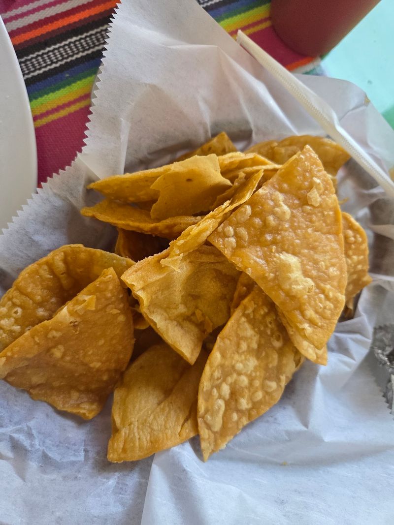 Homemade Chips and Salsa That Steal the Show Before the Meal Even Starts Homemade Chips and Salsa That Steal the Show Before the Meal Even Starts