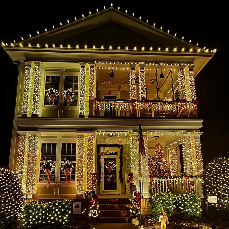 Homes and Yards That Join the Glow Homes and Yards That Join the Glow