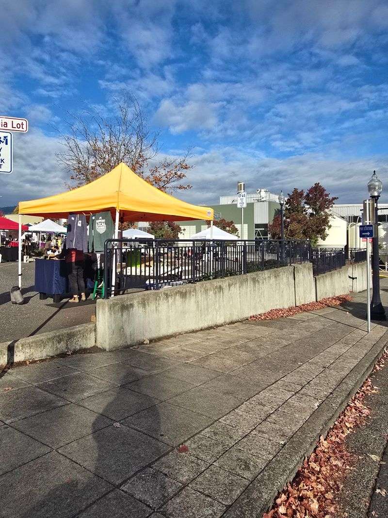 Hood River Farmers Market, Hood River, OR Hood River Farmers Market, Hood River, OR