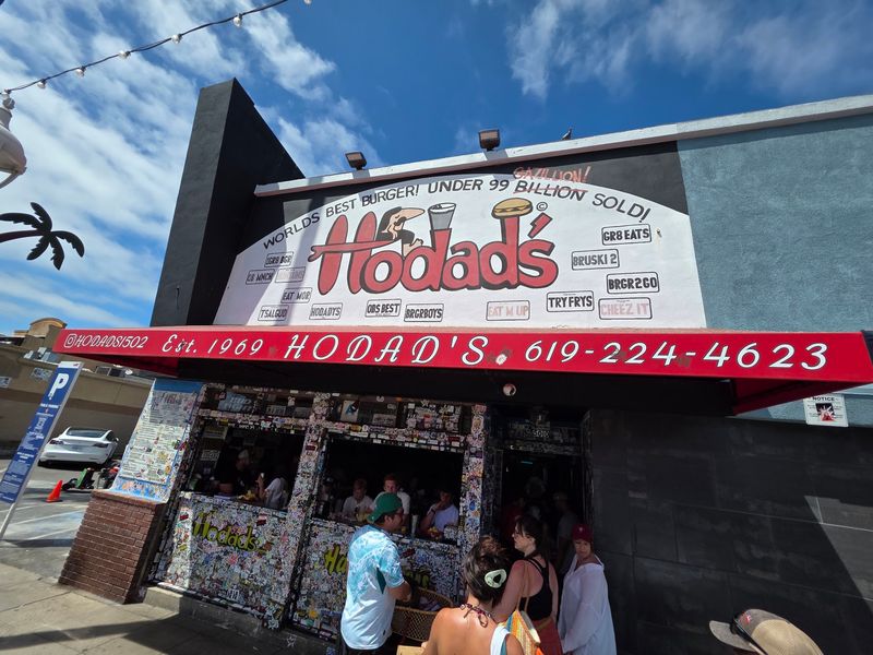 Hours, Prices, and Beating the Crowds