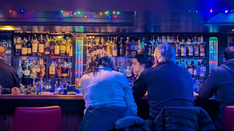Hours, Prices, and the Wait Hours, Prices, and the Wait