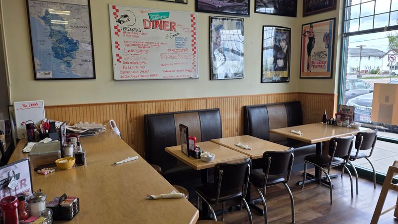 How George's Compares to the Beechwold Diner Connection How George's Compares to the Beechwold Diner Connection