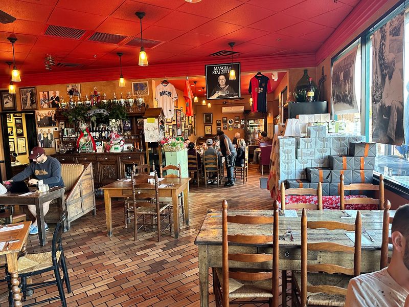 How the Wooden Tables Fill Up
