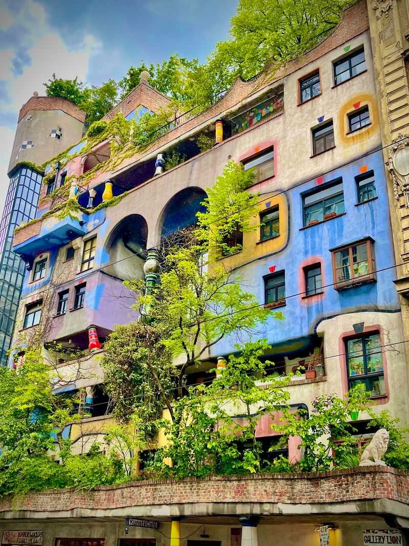 Hundertwasser House, Vienna, Austria Hundertwasser House, Vienna, Austria