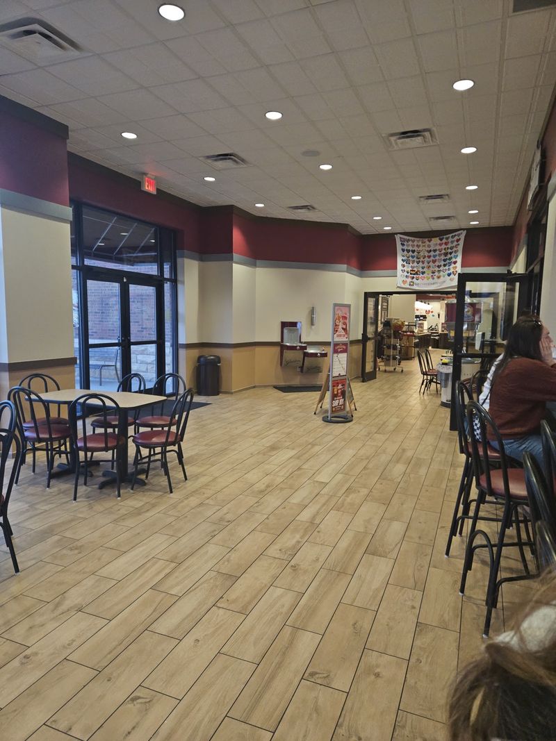 Indoor and Outdoor Seating for Every Kind of Visit Indoor and Outdoor Seating for Every Kind of Visit