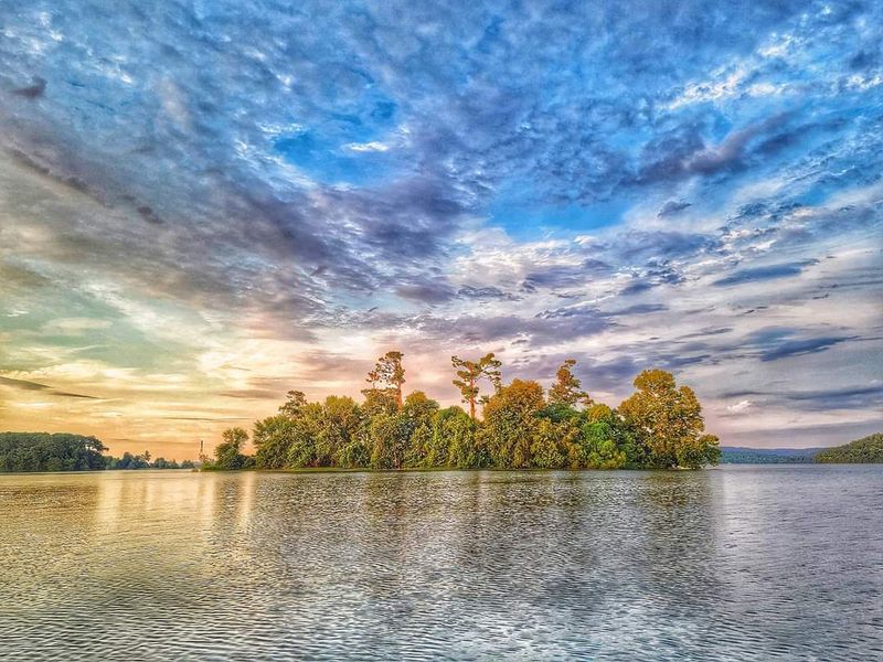 Lake Guntersville, Guntersville, Alabama Lake Guntersville, Guntersville, Alabama