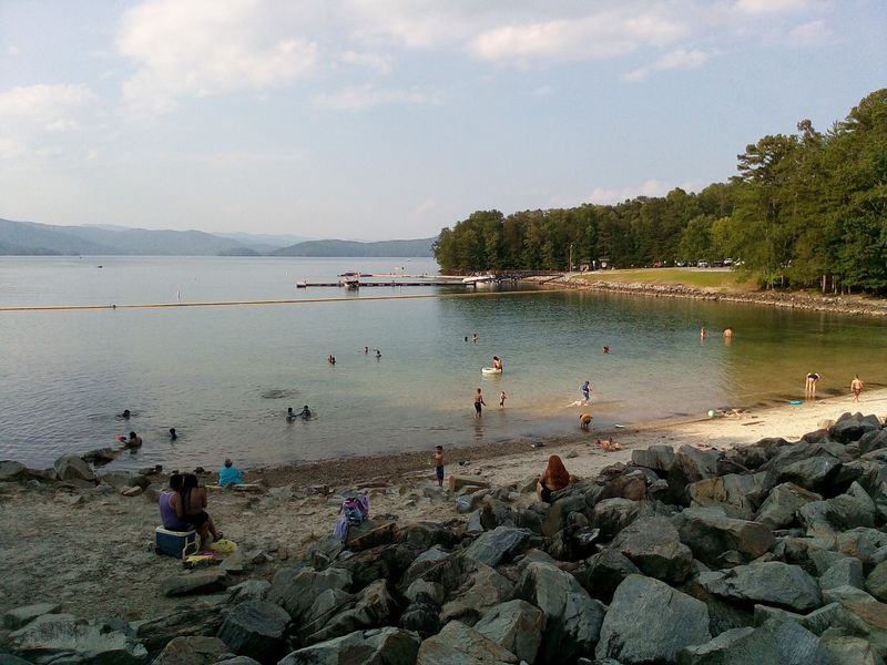 Lake Jocassee, Devils Fork State Park, South Carolina Lake Jocassee, Devils Fork State Park, South Carolina