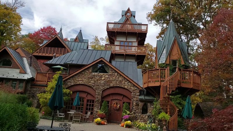 Landoll's Mohican Castle - Luxury Hotel in Central Ohio, Loudonville, OH