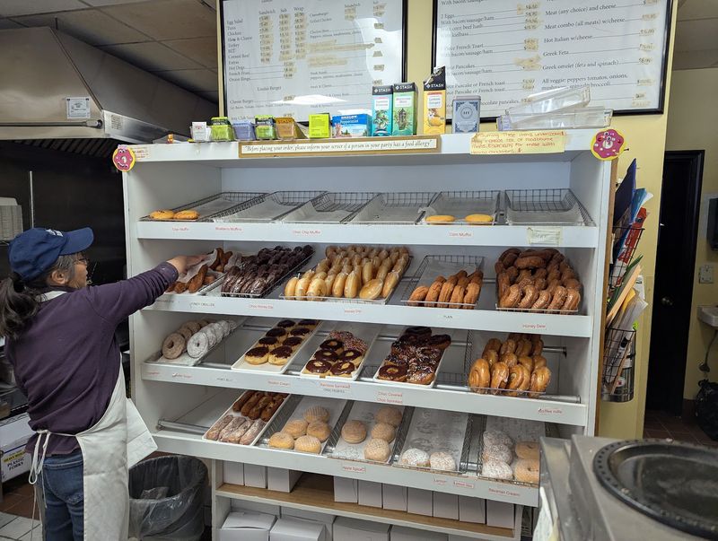 Linda's Donuts, Belmont, MA
