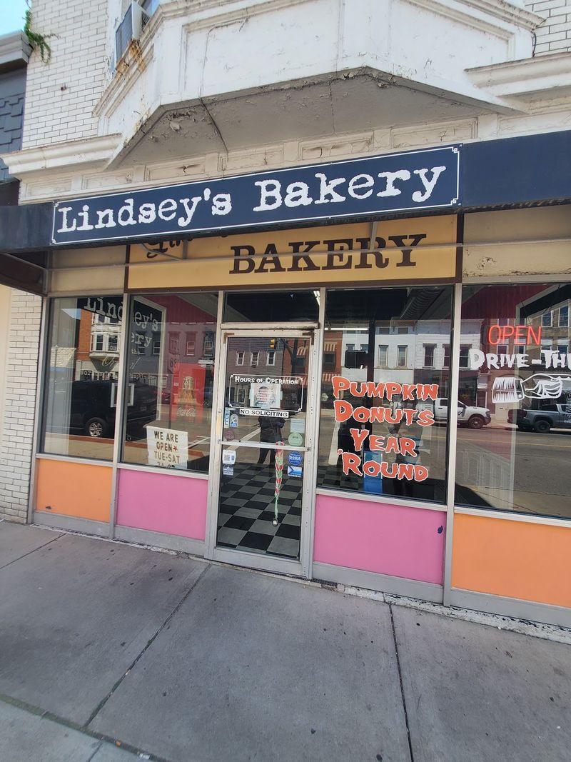 Lindsey's Bakery on West Main Street Lindsey's Bakery on West Main Street