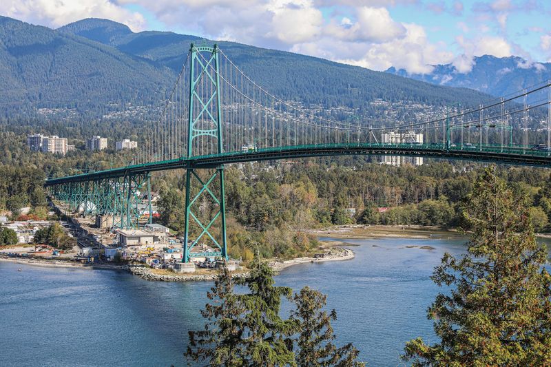 Lions Gate Bridge - Vancouver, British Columbia Lions Gate Bridge - Vancouver, British Columbia