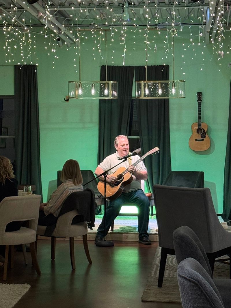 Live Acoustic Music and Vinyl Nights Live Acoustic Music and Vinyl Nights