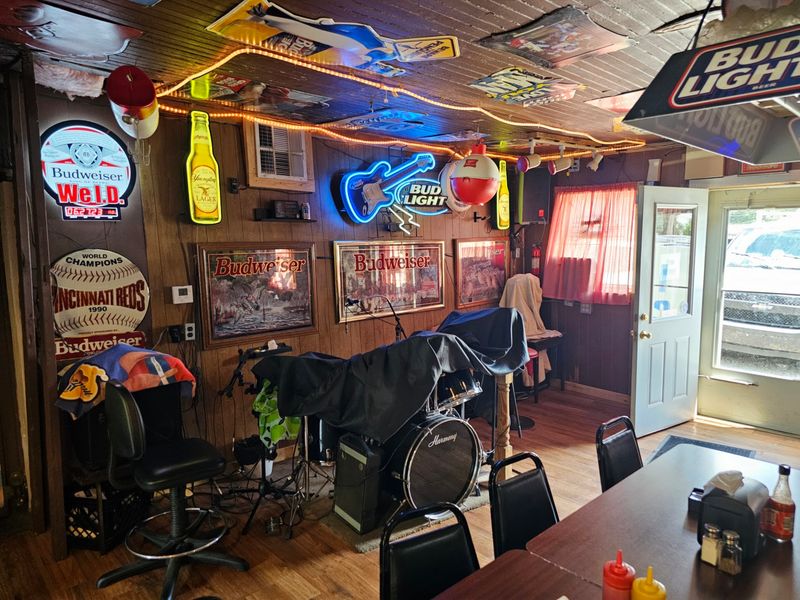 Live Music Nights and the Local Vibe Live Music Nights and the Local Vibe