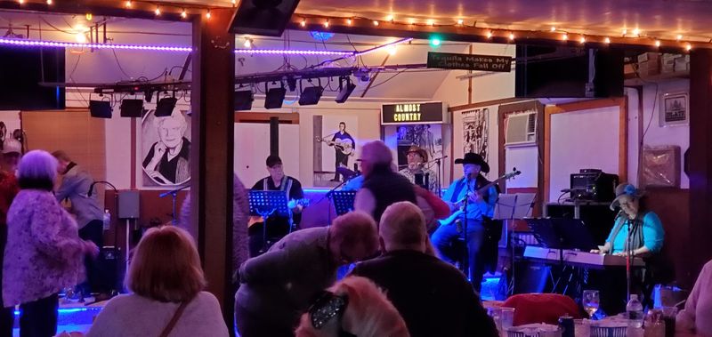 Live Music That Actually Draws a Crowd Live Music That Actually Draws a Crowd