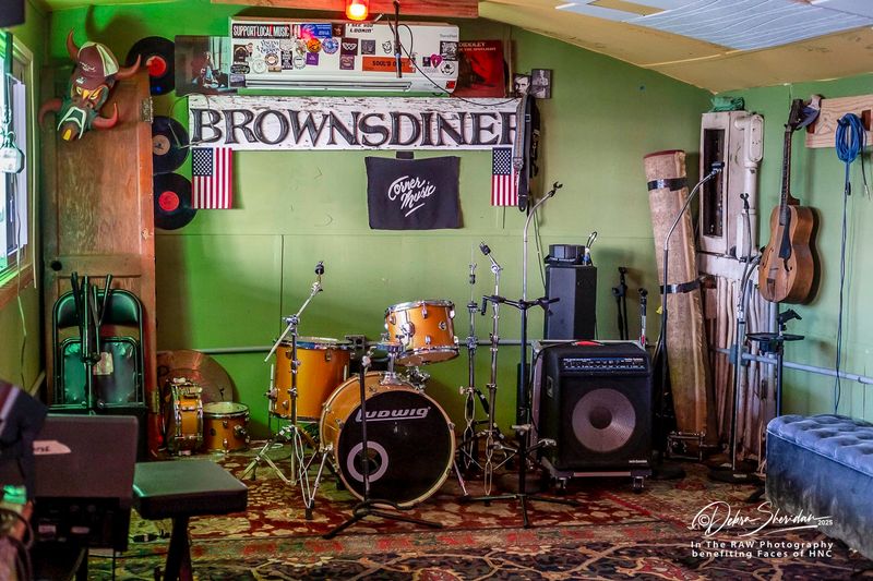 Live Music That Fills The Room Live Music That Fills The Room