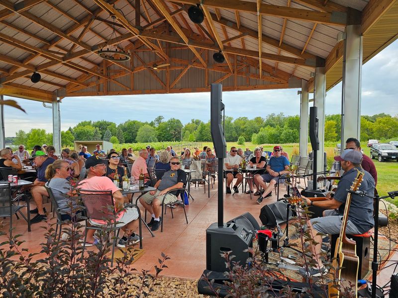 Live Music That Sets the Mood on Saturdays