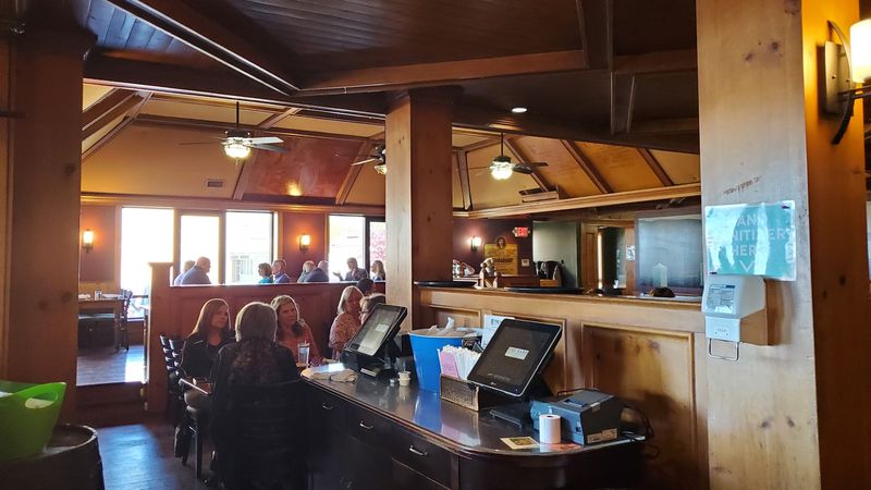 Live Music and the Pub Atmosphere It Creates Live Music and the Pub Atmosphere It Creates