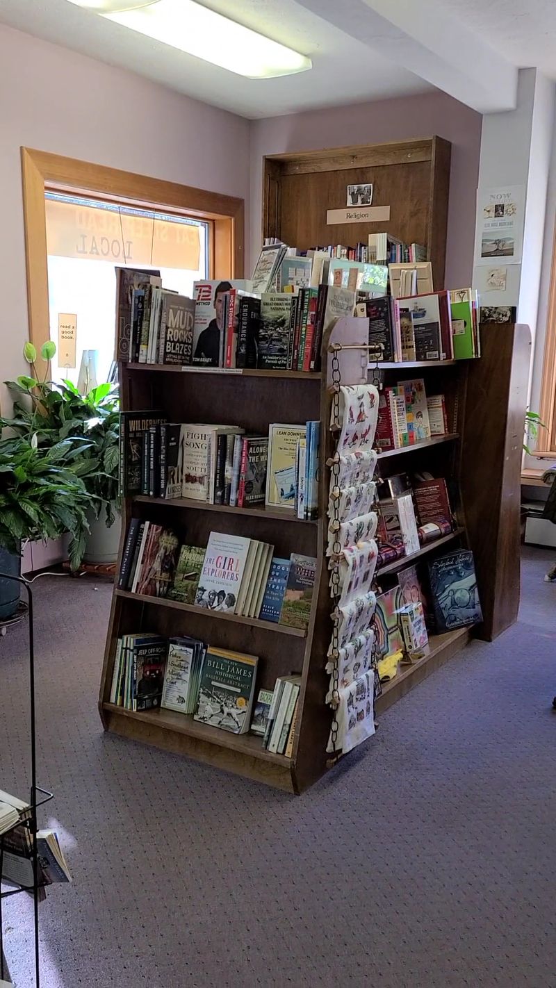 Local Authors and Poets Given Room to Shine Local Authors and Poets Given Room to Shine