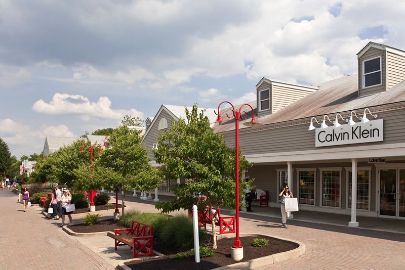 Location and Layout of Aurora Farms Premium Outlets
