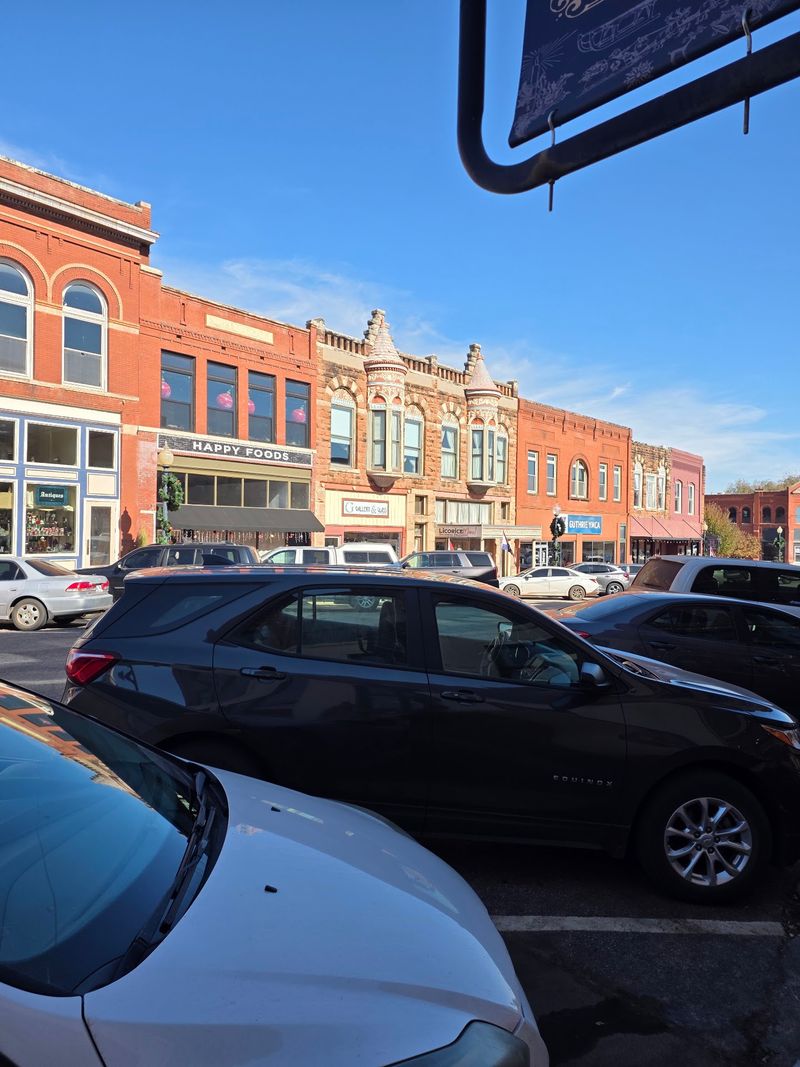 Location and Setting in Historic Guthrie Location and Setting in Historic Guthrie