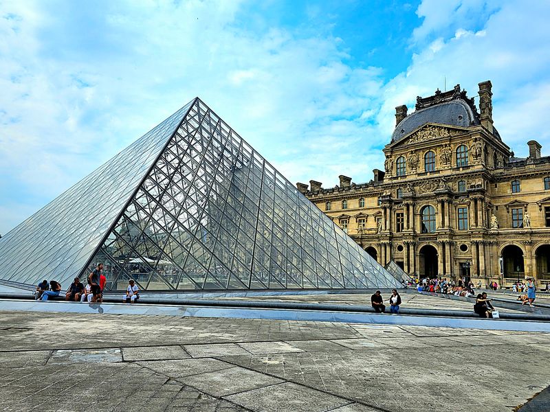 Louvre Museum and Glass Pyramid, Paris, France Louvre Museum and Glass Pyramid, Paris, France