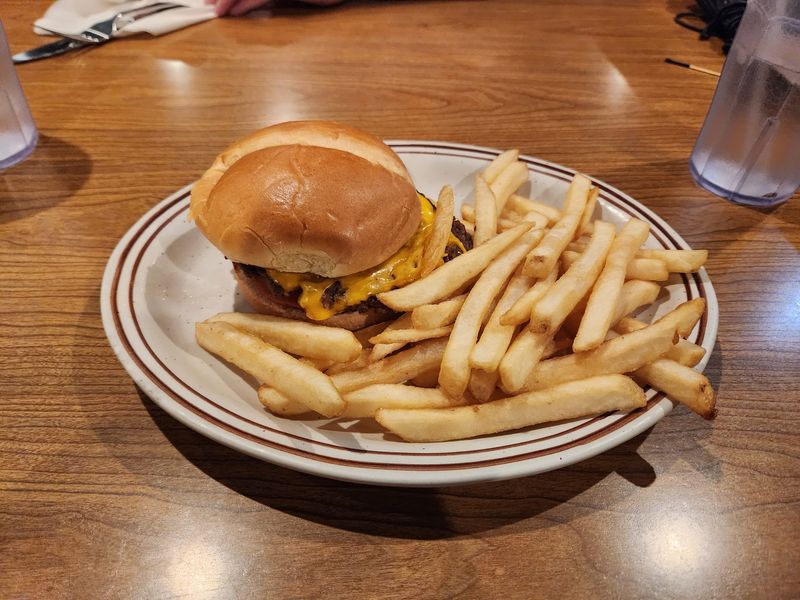 Lunch and Dinner: When the Comfort Food Story Continues Lunch and Dinner: When the Comfort Food Story Continues