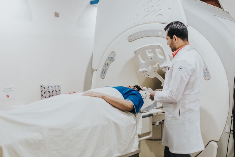 Magnetic Resonance Imaging (MRI) Magnetic Resonance Imaging (MRI)